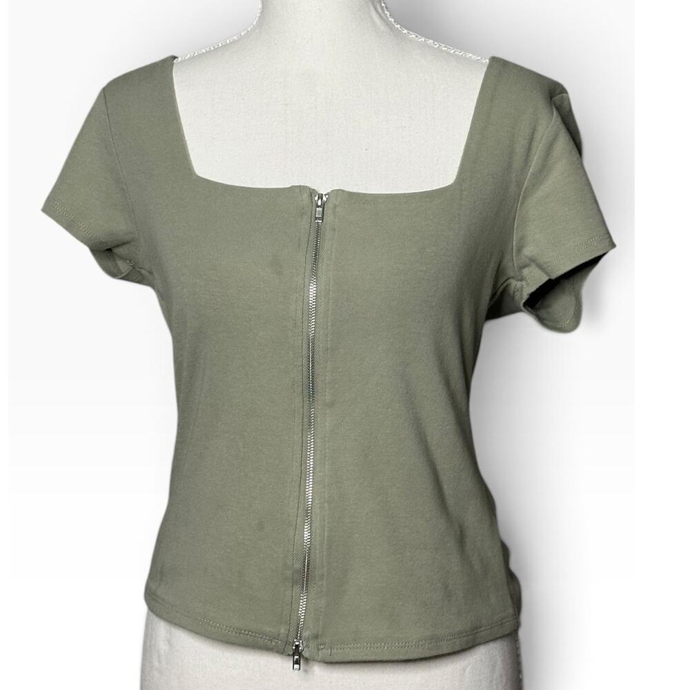 Madden Girl XL sage green square neck zip front fitted short sleeve top